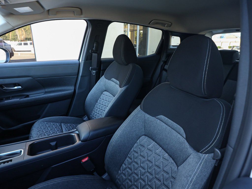 Used 2026 Nissan Kicks SV w/ Charging Package FWD image 16