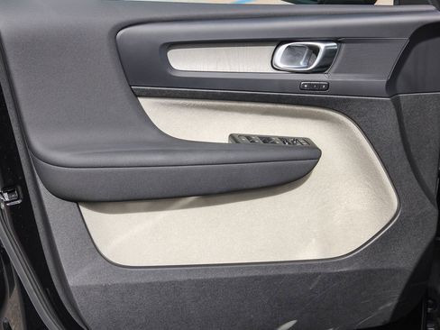 Used 2025 Volvo XC40 B5 Plus w/ Protection Package Premier image 20