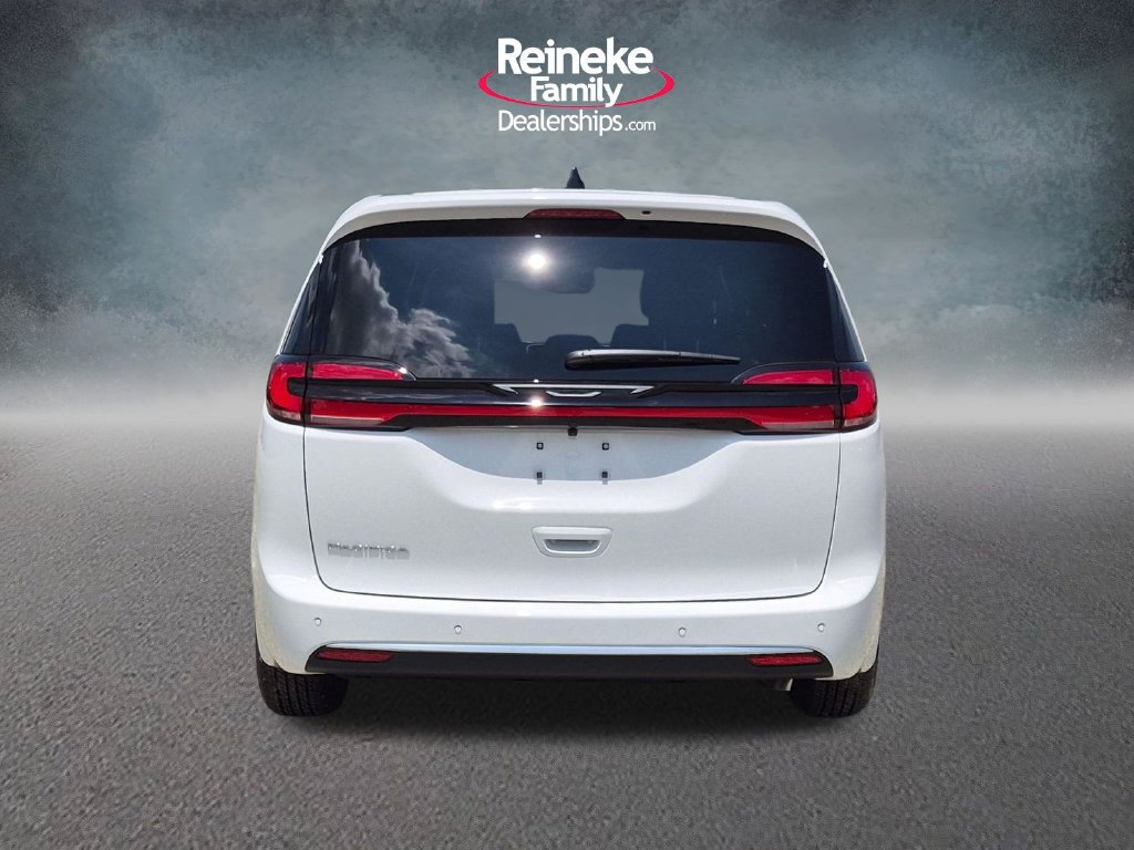New 2027 Chrysler Pacifica Select w/ Family Tech Group FWD image 6