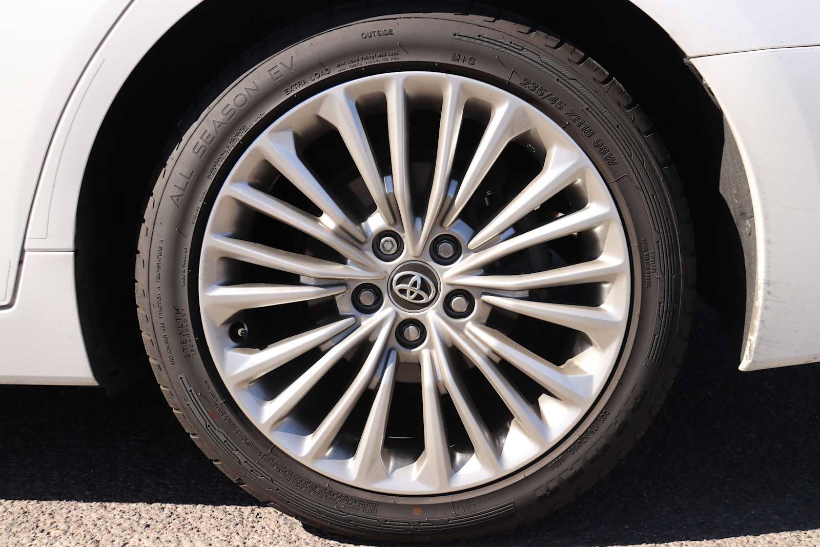 Used 2020 Toyota Avalon Limited w/ Advanced Safety Package FWD image 9
