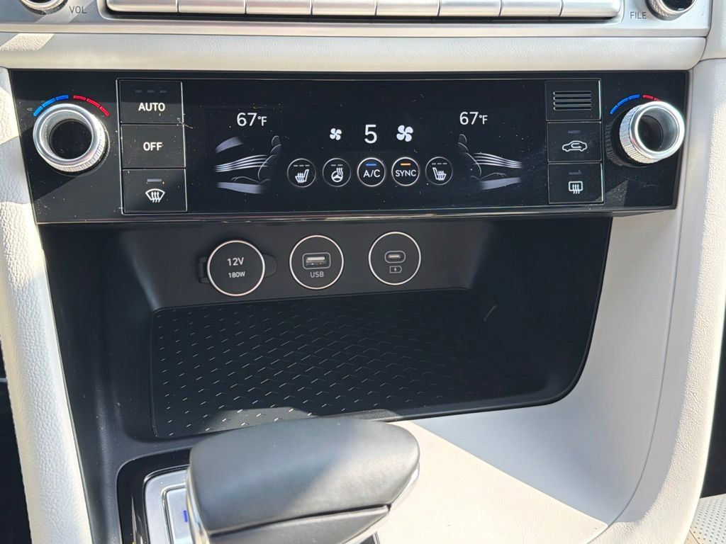 Used 2025 Genesis G70 2.5T AWD/4WD image 4