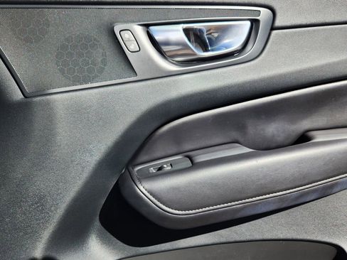 Used 2023 Volvo XC60 T8 Plus image 22