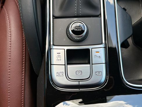 Used 2025 Kia Telluride SX w/ SX Captain's Chair Package FWD image 31