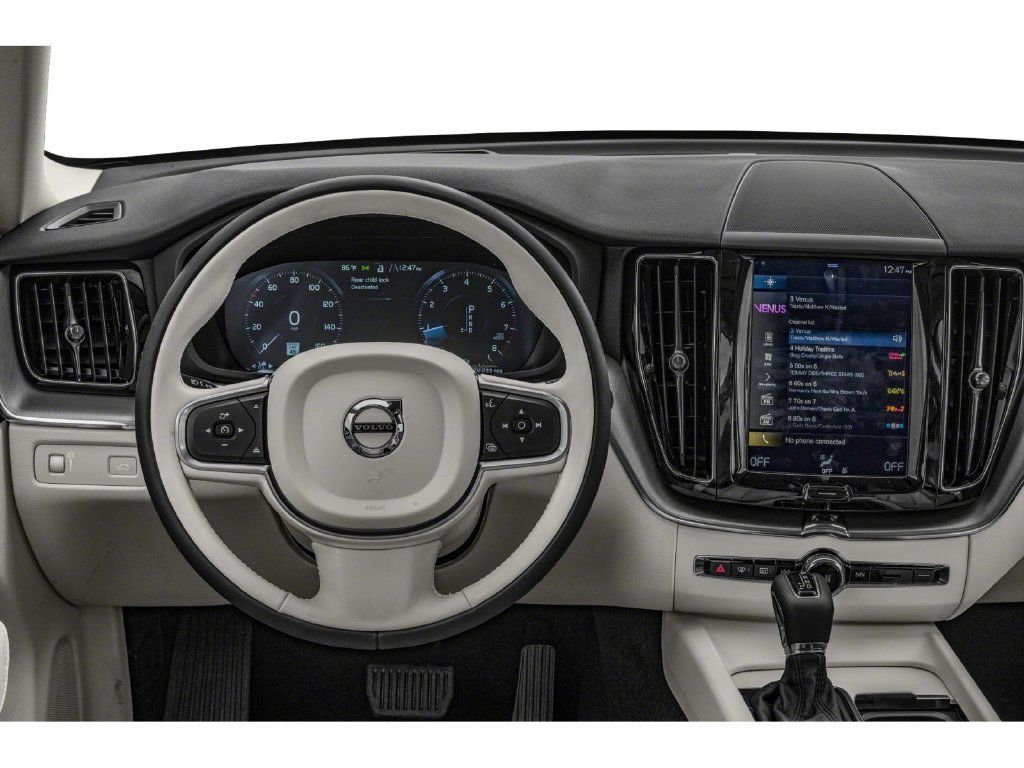 Used 2019 Volvo XC60 T5 Momentum w/ Premium Package AWD/4WD image 4