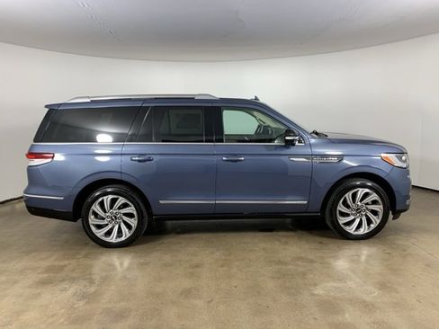 Used 2023 Lincoln Navigator Reserve image 5