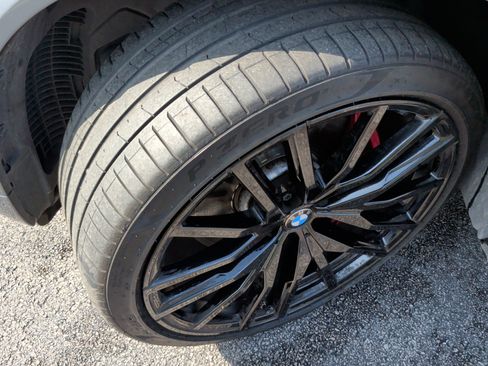 Used 2025 BMW X5 xDrive40i w/ M Sport Package AWD/4WD image 5