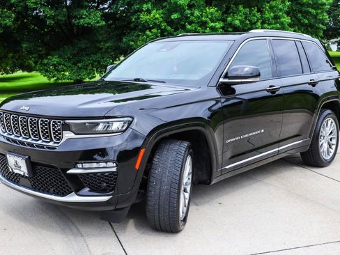 Used 2022 Jeep Grand Cherokee Summit w/ Adv Protech Group IV AWD/4WD image 3