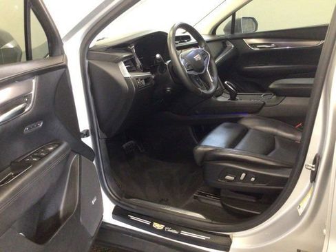 Used 2017 Cadillac XT5 Luxury w/ Driver Awareness Package AWD/4WD image 15