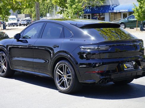 Used 2021 Porsche Cayenne GTS image 12