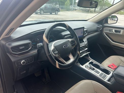 Certified 2021 Ford Explorer Limited w/ Equipment Group 301A image 3