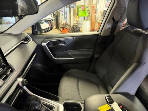 Used 2020 Toyota RAV4 XLE w/ All Weather Liner Package image 32