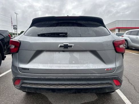 Used 2025 Chevrolet Trax RS w/ Driver Confidence Package FWD image 5