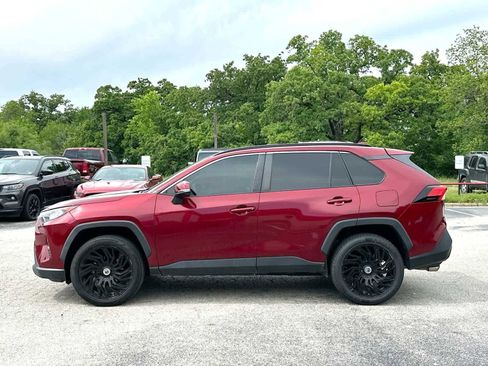 Used 2020 Toyota RAV4 XLE Premium FWD image 12