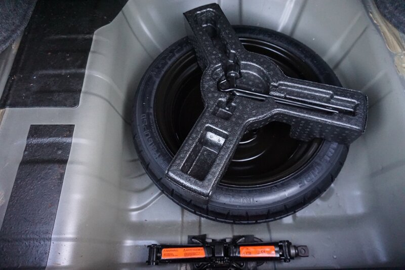 Used 2015 Nissan Sentra SR FWD image 23
