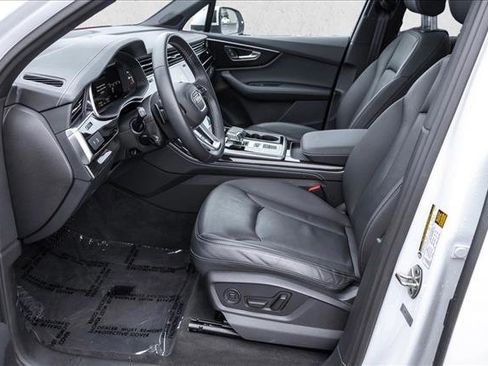 Used 2025 Audi Q7 3.0T Premium Plus image 12
