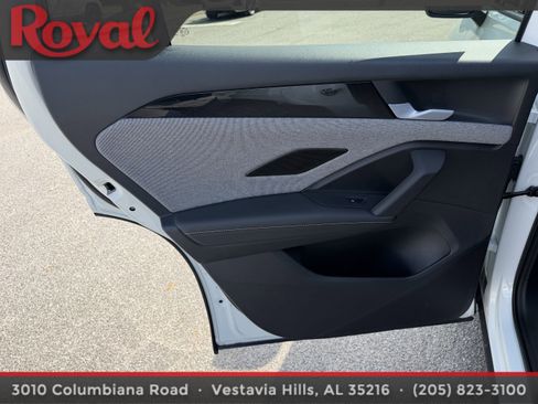 Used 2025 Volkswagen Tiguan S image 11