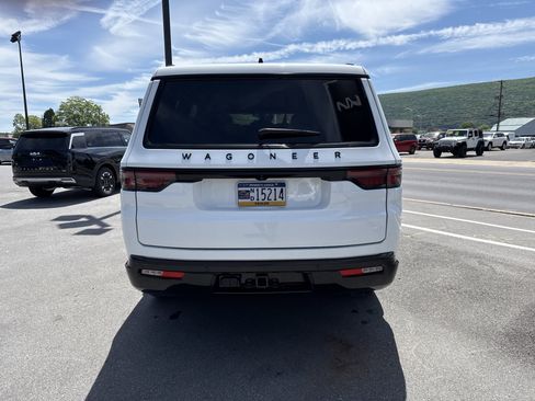 Used 2024 Jeep Wagoneer Series II AWD/4WD image 4