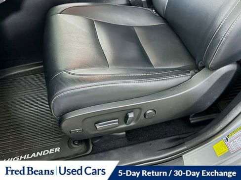 Used 2018 Toyota Highlander XLE AWD/4WD image 24
