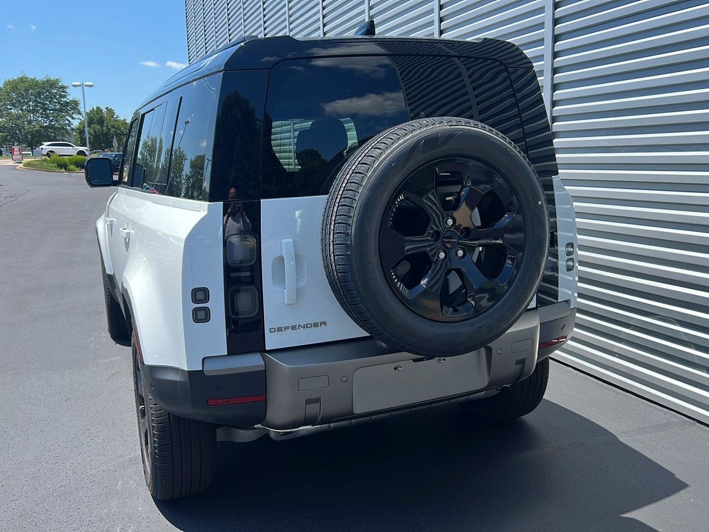 New 2026 Land Rover Defender 110 S AWD/4WD image 4