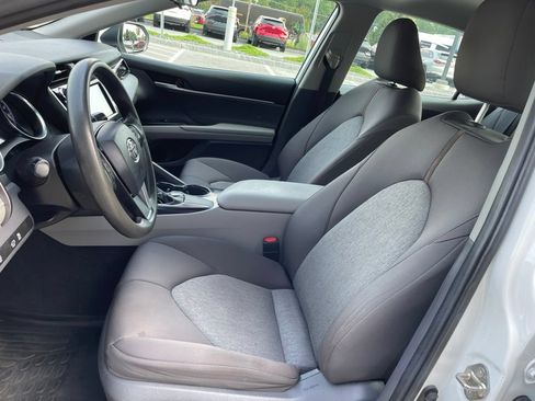 Used 2019 Toyota Camry LE FWD image 11