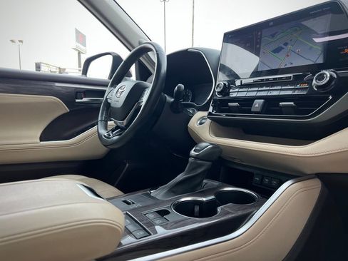Used 2020 Toyota Highlander Limited image 30