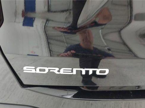Used 2024 Kia Sorento S image 27