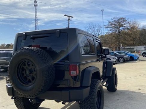 Used 2018 Jeep Wrangler Rubicon w/ Power Convenience Group image 4