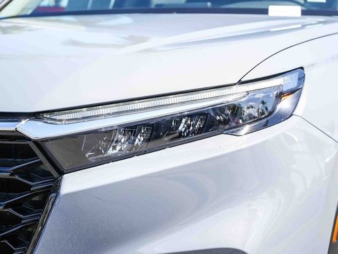 Used 2025 Honda CR-V EX image 4