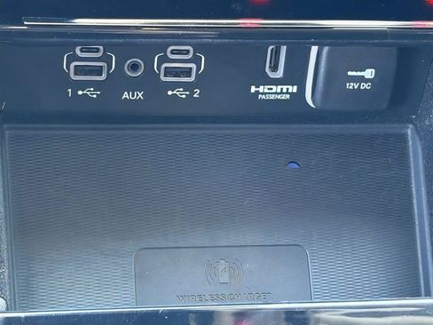 Used 2022 Jeep Grand Cherokee Limited w/ Luxury Tech Group II RWD image 23