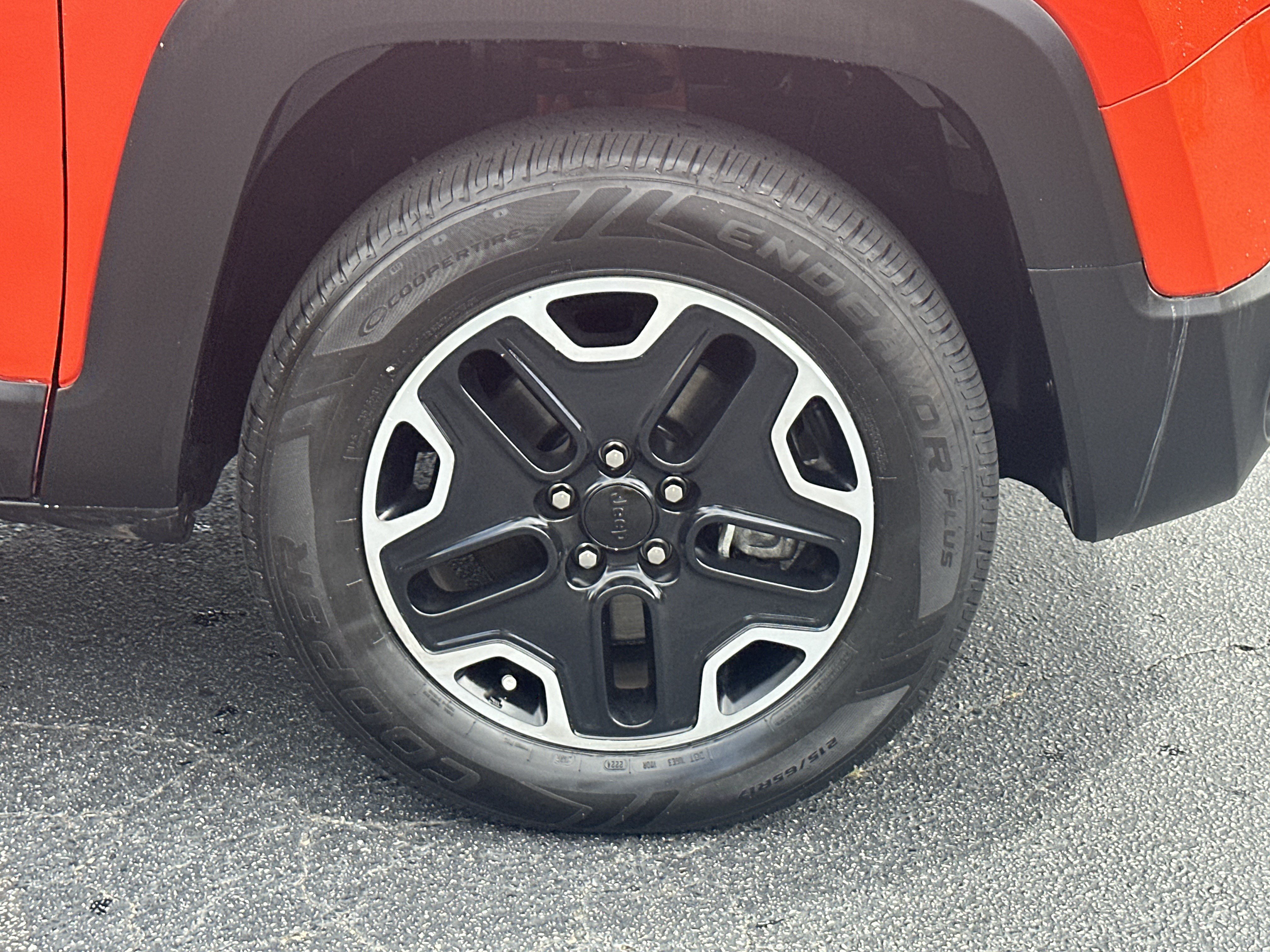 Used 2017 Jeep Renegade Trailhawk w/ Premium Trailhawk Package AWD/4WD image 12
