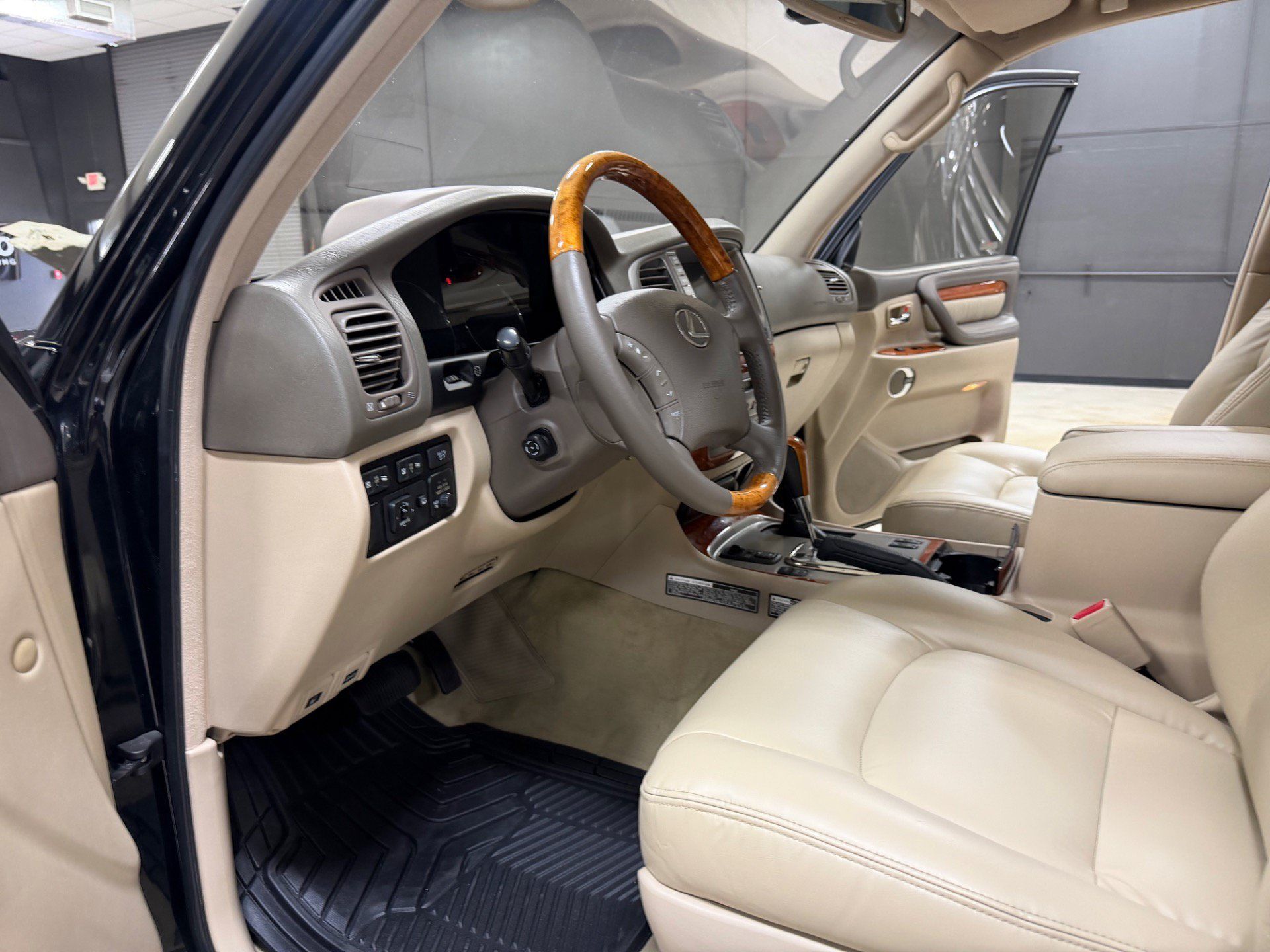 Used 2003 Lexus LX 470 4WD image 23
