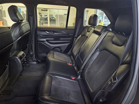 Used 2023 Jeep Grand Cherokee Altitude image 29