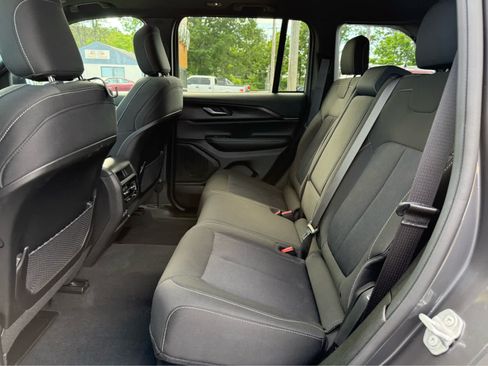 Used 2025 Jeep Grand Cherokee Laredo X w/ Luxury Tech Group I AWD/4WD image 22