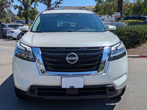 Used 2022 Nissan Pathfinder SV image 2