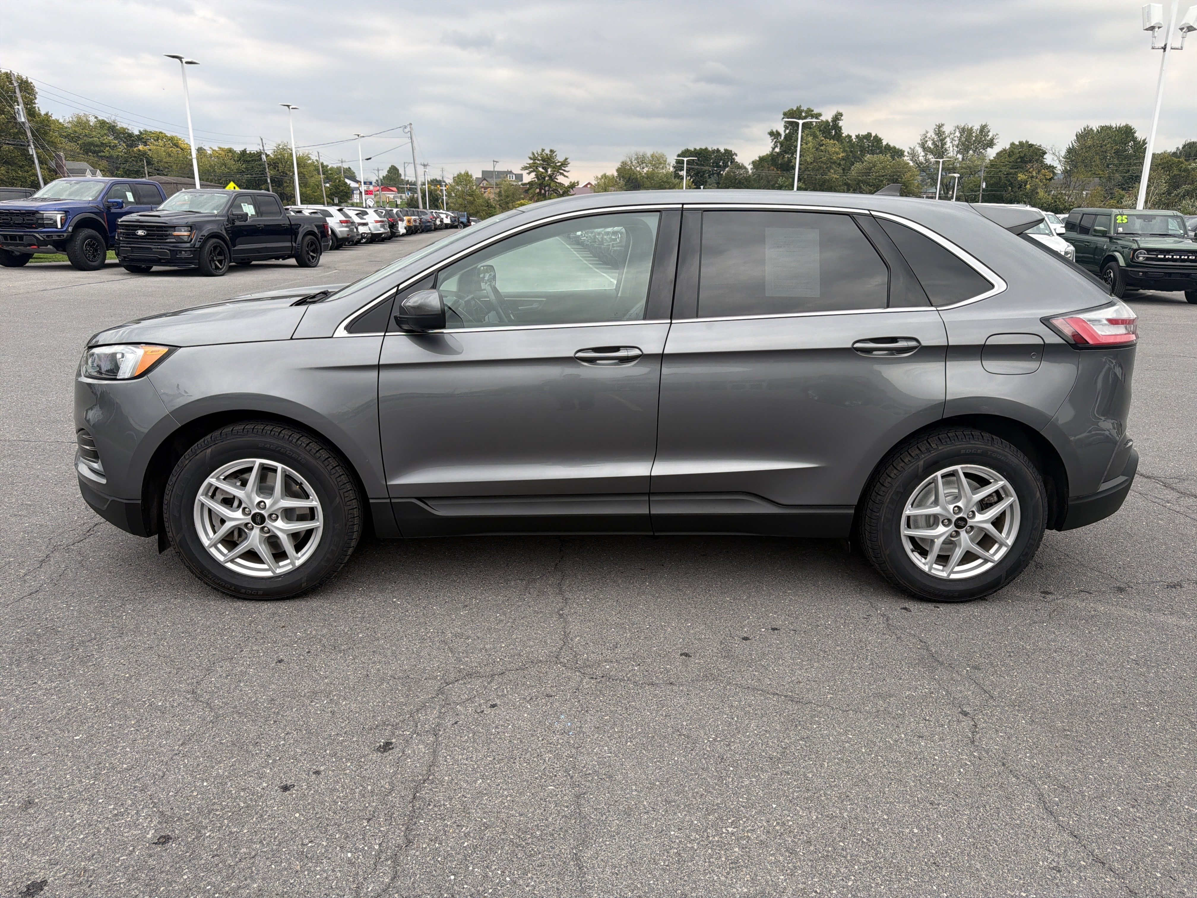Used 2024 Ford Edge SEL AWD/4WD image 7