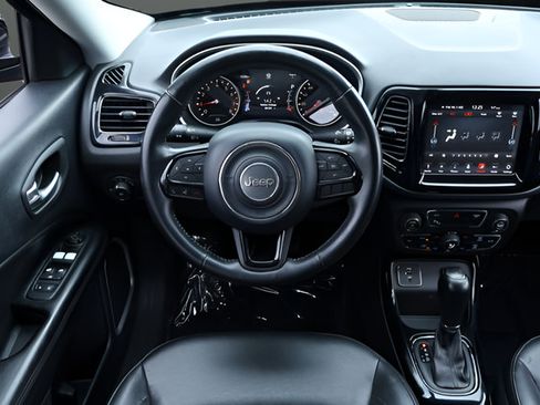 Used 2018 Jeep Compass Latitude w/ Popular Equipment Group FWD image 15