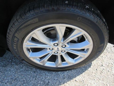 Used 2023 Ford Explorer Limited w/ Limited Technology Package AWD/4WD image 10