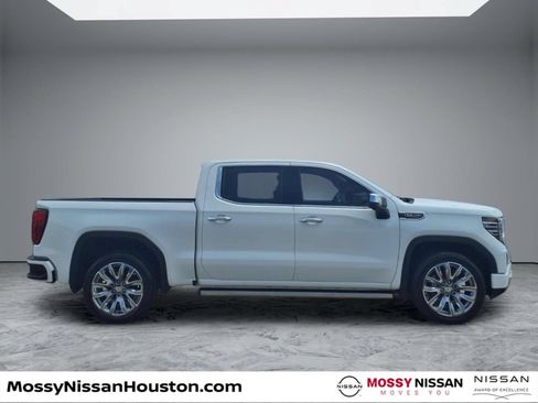 Used 2022 GMC Sierra 1500 Denali w/ Denali Reserve Package AWD/4WD image 8