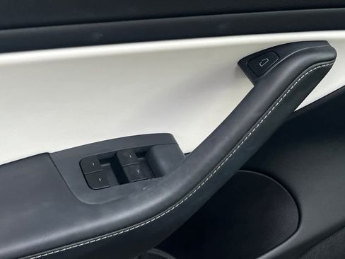 Used 2021 Tesla Model 3 Standard Range Plus image 13