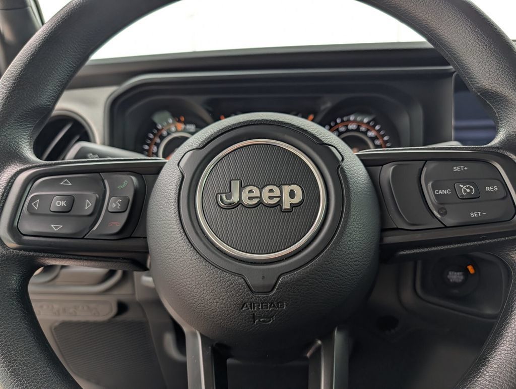 Used 2025 Jeep Gladiator Sport AWD/4WD image 17