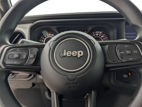 Used 2025 Jeep Gladiator Sport AWD/4WD image 17