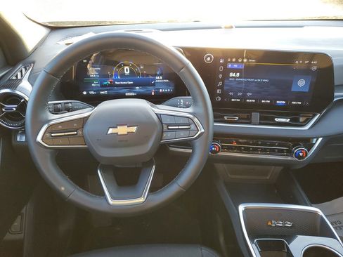 Used 2024 Chevrolet Equinox LT image 30