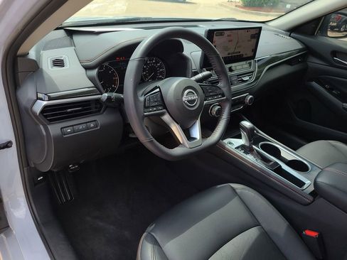 Certified 2024 Nissan Altima 2.5 SR w/ SR Premium Package FWD image 17