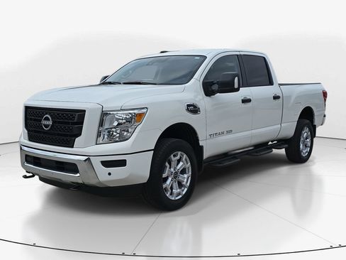 Used 2024 Nissan Titan SV w/ SV Convenience Package image 10