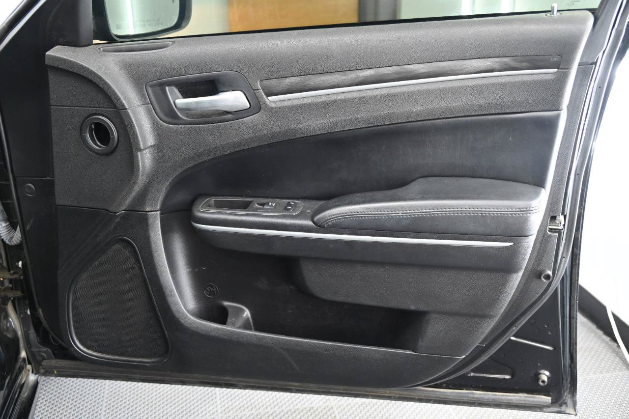 Used 2021 Chrysler 300 Touring L RWD image 17