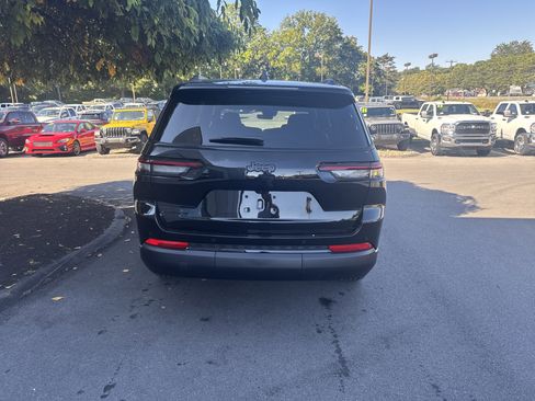 New 2025 Jeep Grand Cherokee L Altitude image 4