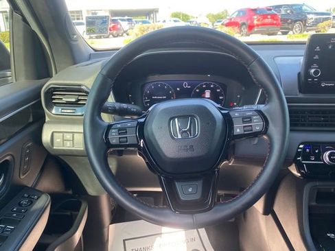 Used 2025 Honda Pilot Black Edition image 21