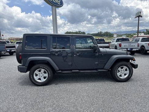 Used 2016 Jeep Wrangler Unlimited Sport w/ Quick Order Package 24S AWD/4WD image 8