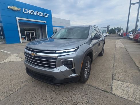 New 2026 Chevrolet Traverse LT w/ Driver Confidence Package AWD/4WD image 3