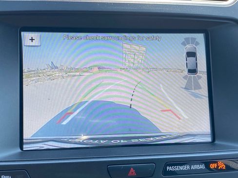 Used 2018 Ford Explorer XLT w/ Equipment Group 202A AWD/4WD image 15